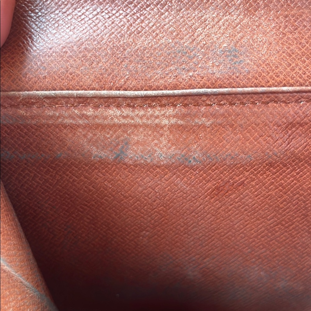 Louis Vuitton bifold Monogram Wallet - Picture 3 of 11